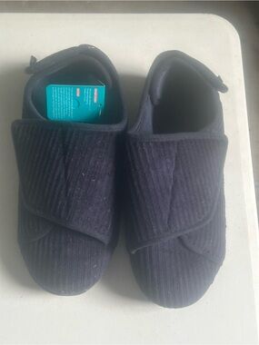Men’s Size 11 Hometop Navy Velcro Comfort Memory Foam Slippers